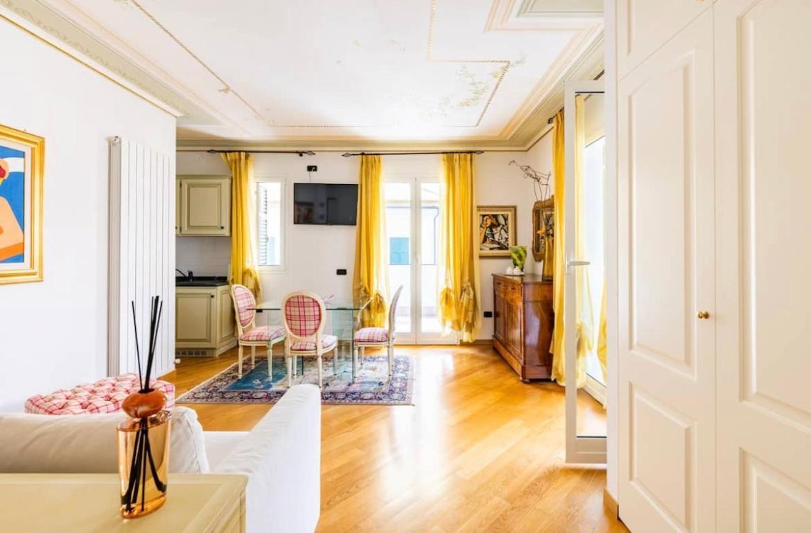 La Casa Al Mare Centro Storico Di Loano Con Garage Apartment Bagian luar foto